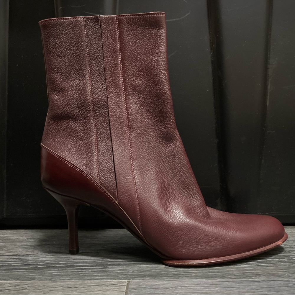 Never worn Narciso Rodriguez
Maroon Leather Heeled Boots